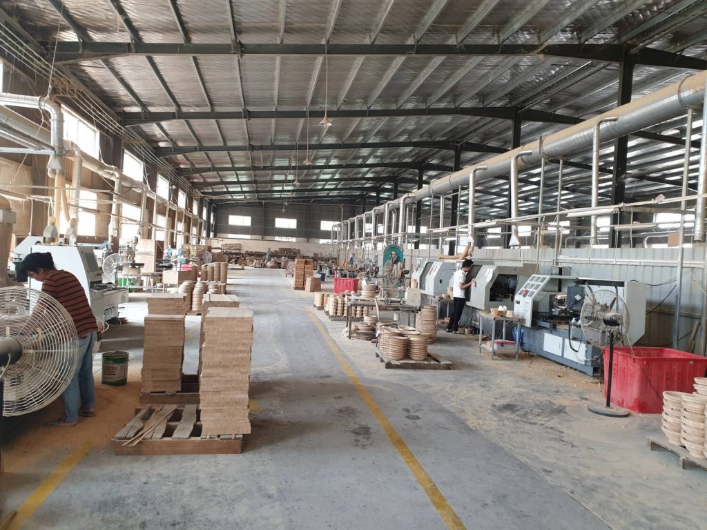 Produktionshalle im Hauptwerk unseres Bambuslieferanten